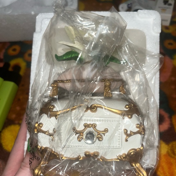 *BNIB* Eternal Rose Music Box - Picture 2 of 5